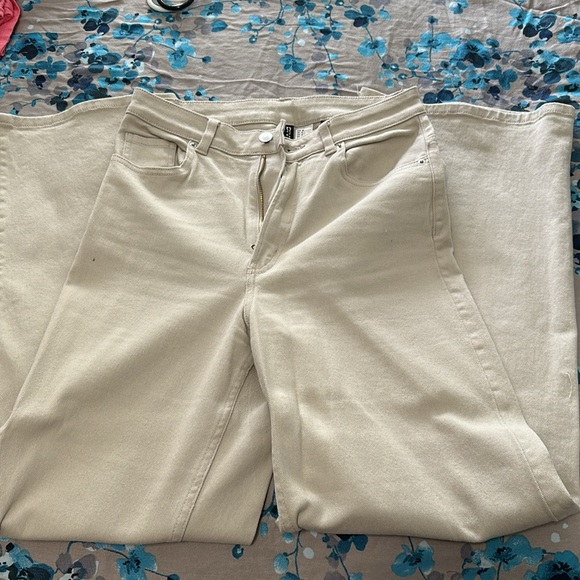 Pants - Picture 2 of 3